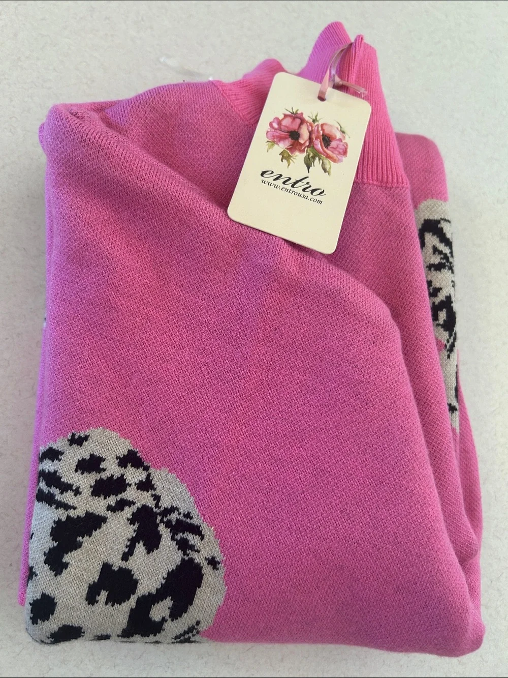 entro Womenโs Large Sweater Bright Pink Mock Neck Animal Print Cowboy Hats NWT - Picture 15 of 16